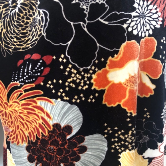 Velvety Floral Dress - Picture 3 of 5